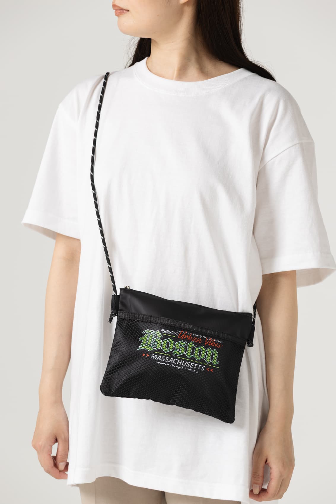 メッシュポケットサコッシュ